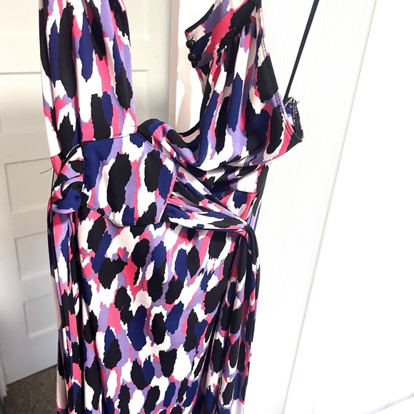 ❓Guess Authentic Brand Plunge Cleavage Dress (s) - Picture 7 of 7